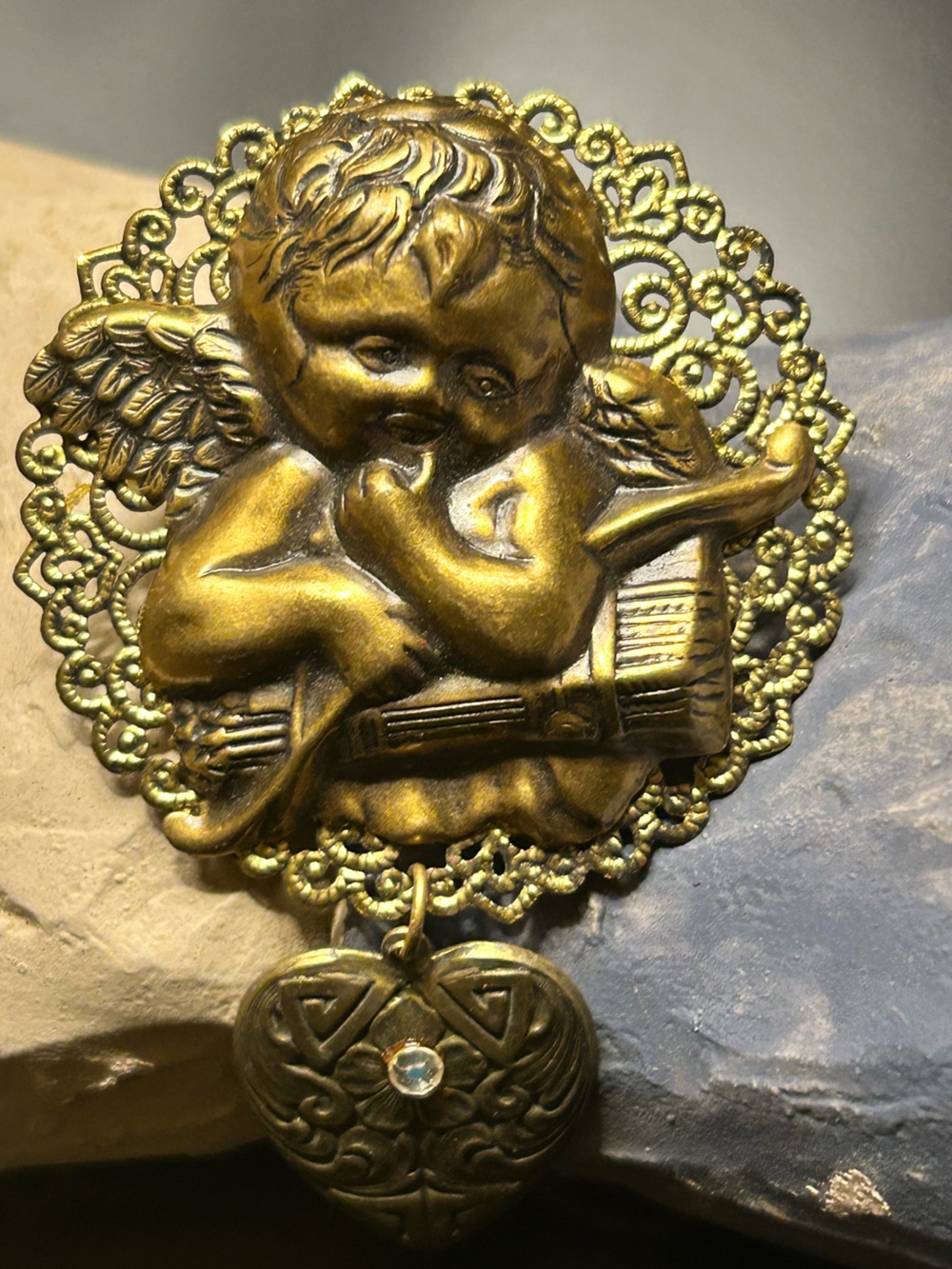Vintage Victorian Gold Cherub and dangling heart brooch pin